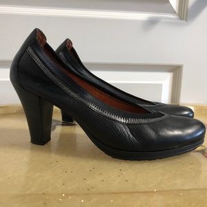 HIspanitas black leather pumps heels